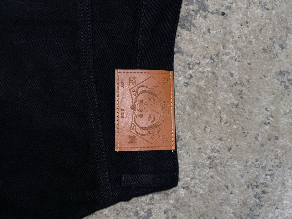 Джинси від легендарного бренду Evisu