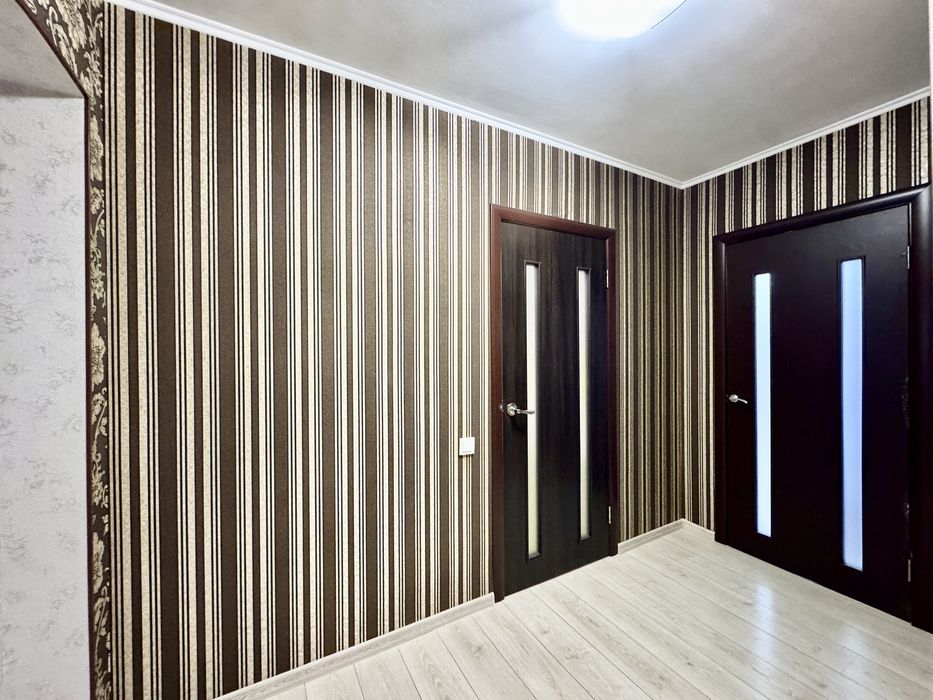 Продаж 2к квартири 65 кв. м на вул. Миколаївська 6