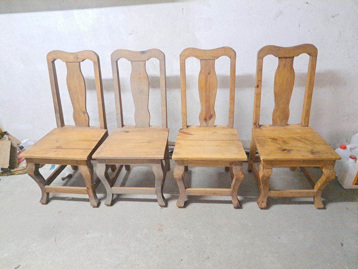 Conjunto de 4 cadeiras em madeira maciça