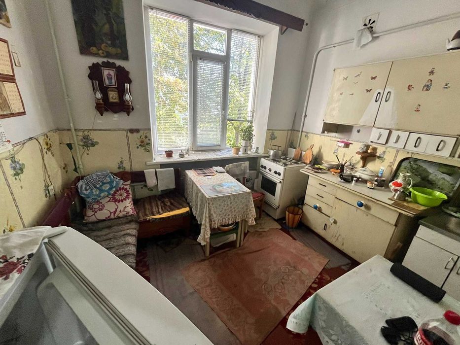 Продаж 1-кімнатної квартири Центр 2 поверх