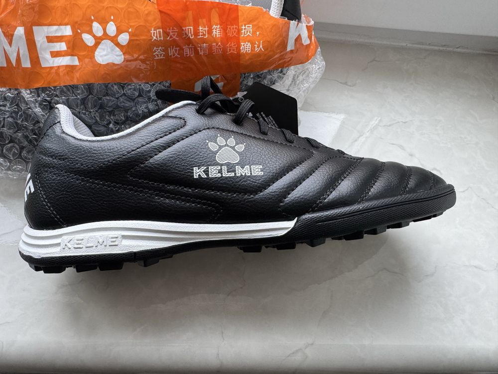 KELME 41р. Кросівки Сороконіжки Нові