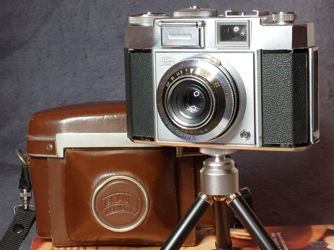 Zeiss Ikon Contina II niemiecki analogowy aparat fotograficzny z 1955r