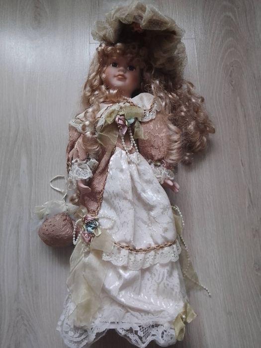 Lalka porcelanowa, kolekcjonerska