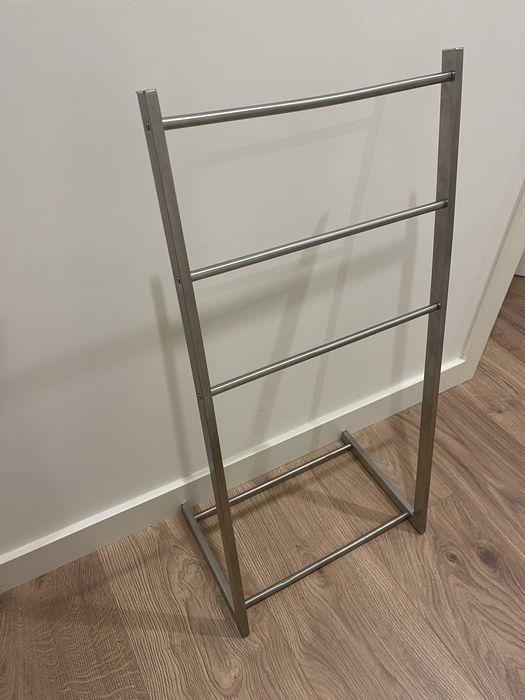 Toalheiro de pé para Wc