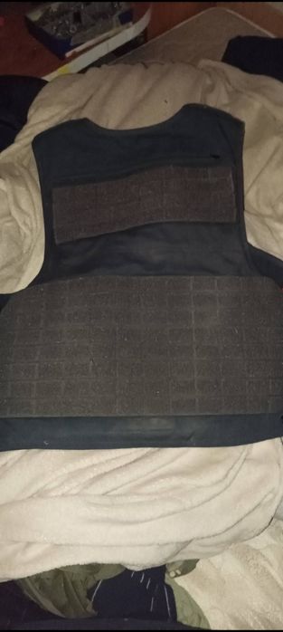 плитоноска сoolmax черного цвета. Носится как желетка под пиджак