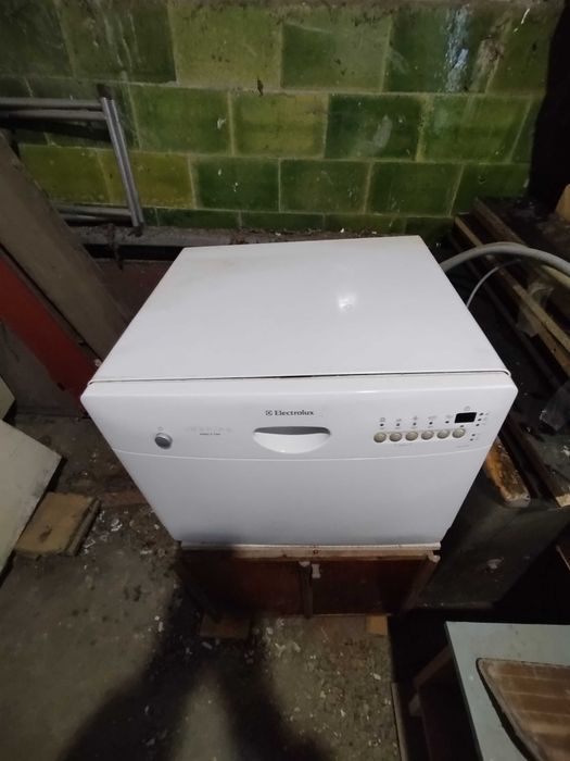 Посудомийна машина ELECTROLUX ESF 2440 продам