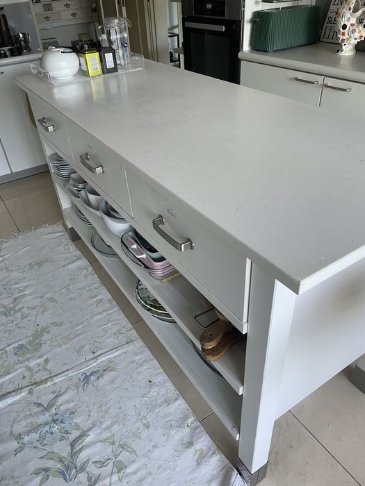 Ilha cozinha  1,75 comp 65 largura 90 altura com 2 prateleiras e 3 gav