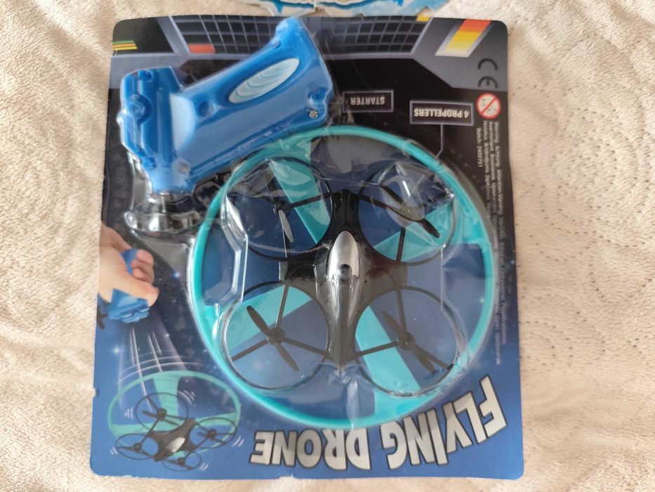 Zabawki ektotermiczny yeti i latający dron