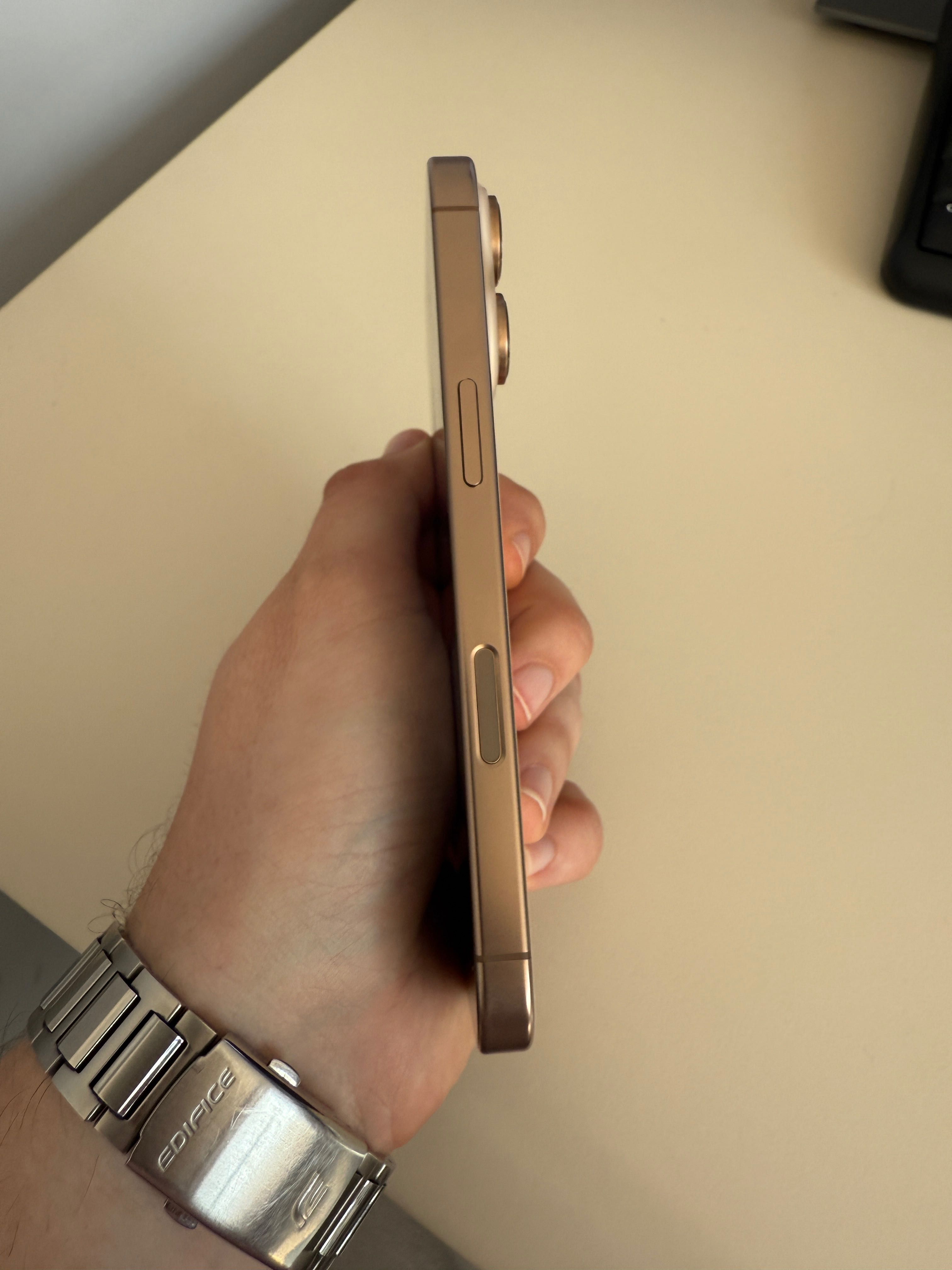 iPhone 16 pro 256 gb Neverlock Dessert Titanium