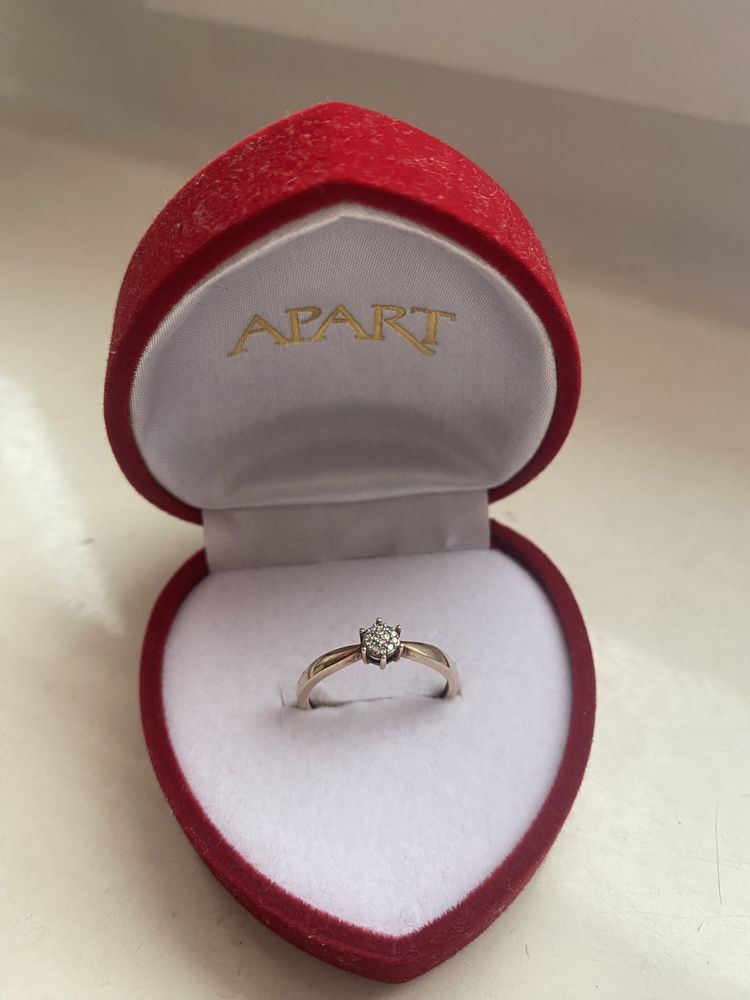 Pierścionek złoty zaręczynowy Apart z diamentami 105.498