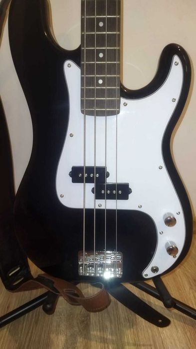 Tanio!!! Okazja !! Gitara basowa Chateau PB01BK i wzmacniacz LANEY