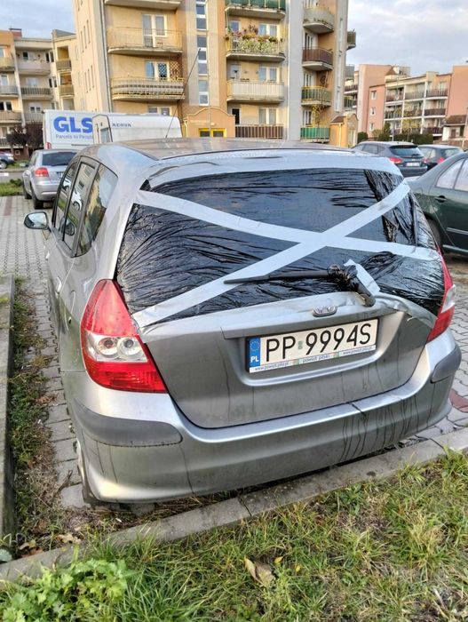 Honda jazz II 2005 uszkodzona szyba tylnia