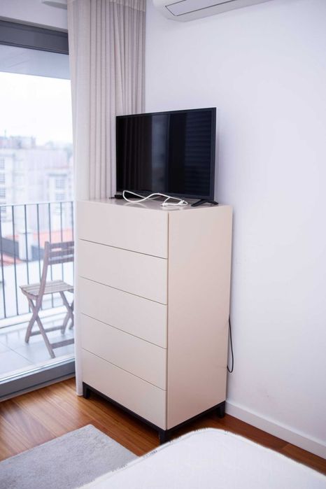 Cómoda com 5 gavetas