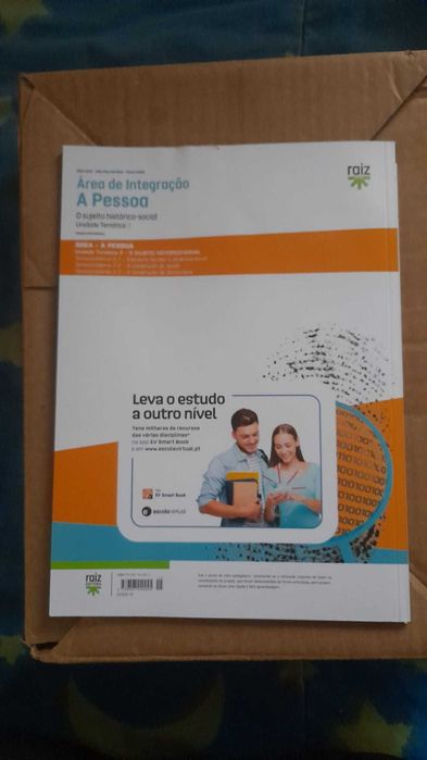 Área de Integração 2 - A Pessoa - Ensino Profissional (Raiz Editora)