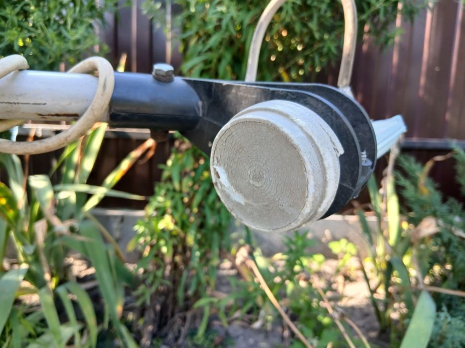 Супутникова антена .