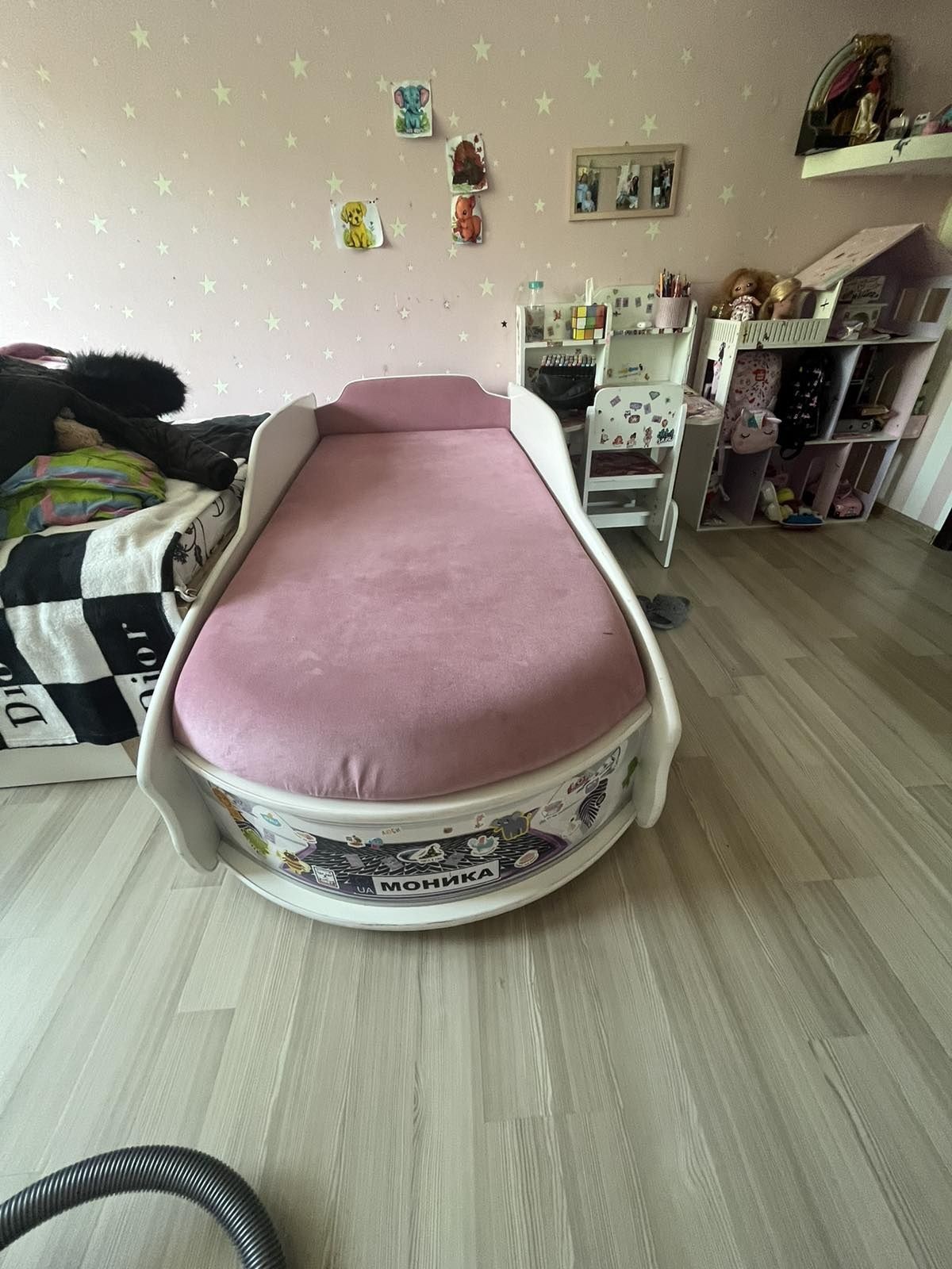 Детская кровать машинка