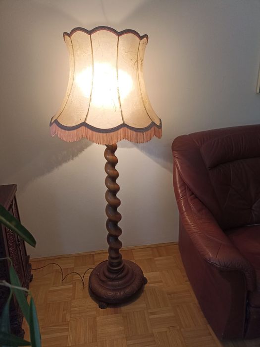 Lampa stojąca z abażurem