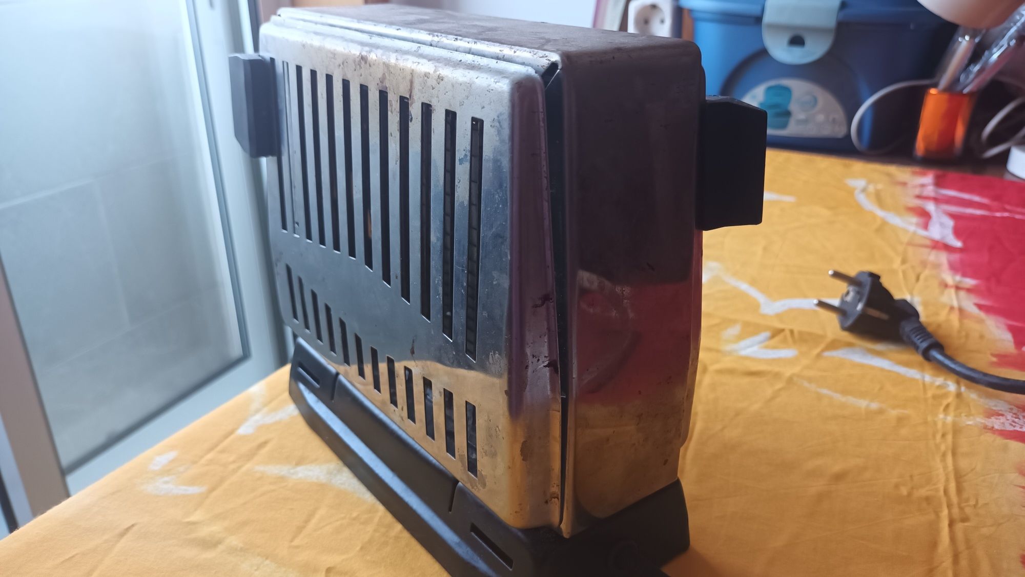 Torradeira vintage, a funcionar perfeitamente