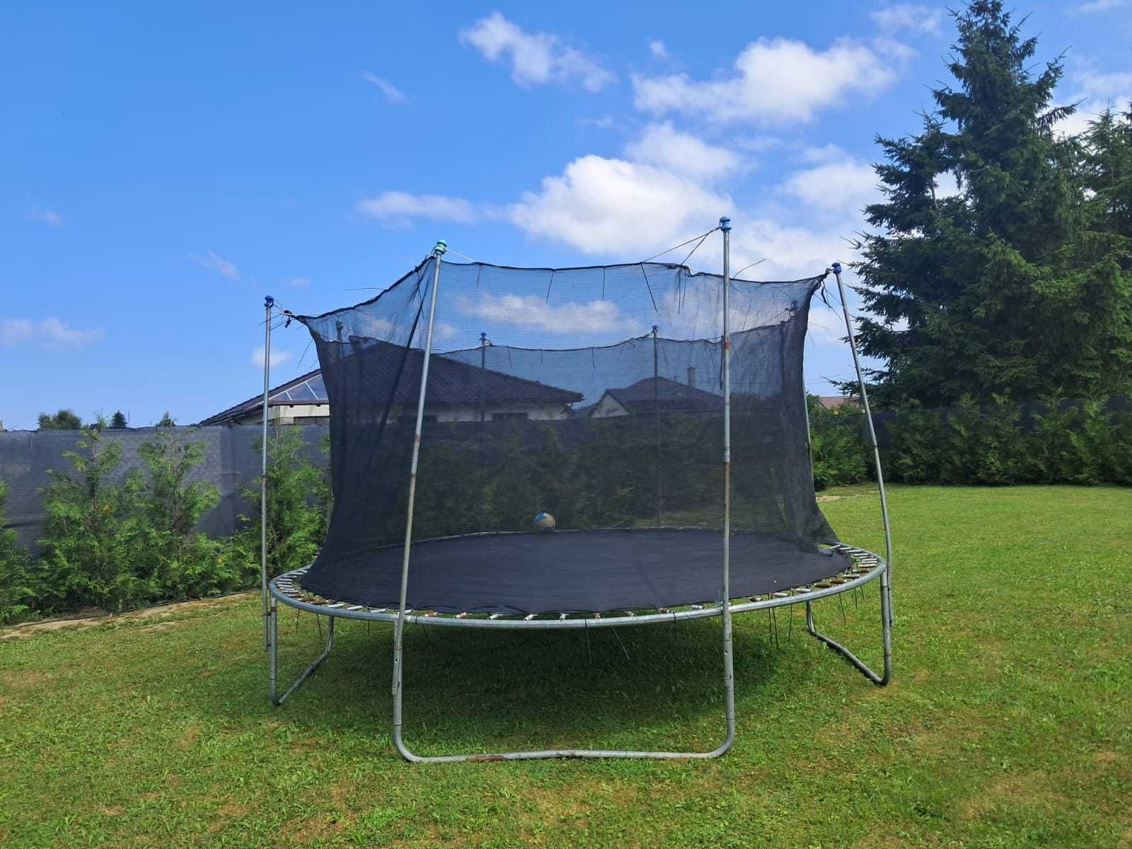 Trampolina uszkodzona