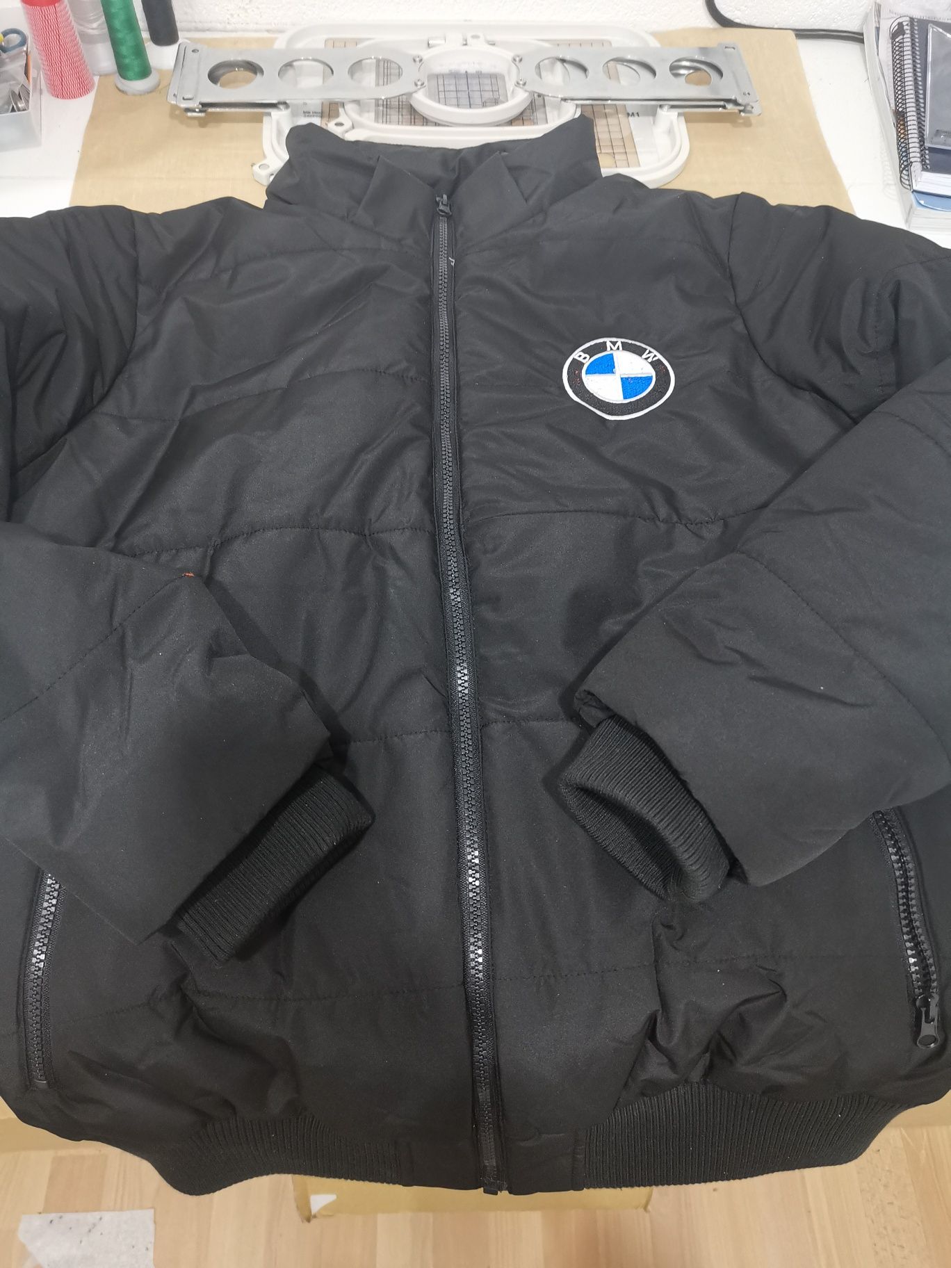 Casaco Surgut bordado BMW logo