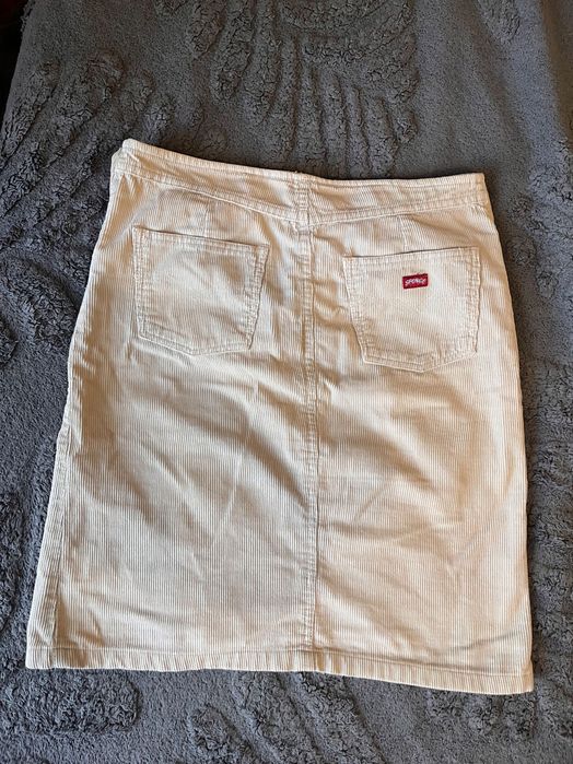 Спідниця бежева нова
