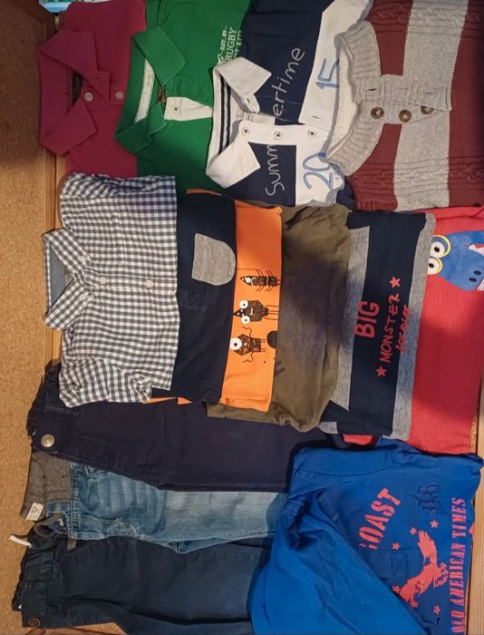 Roupa de bebé. Conjunto