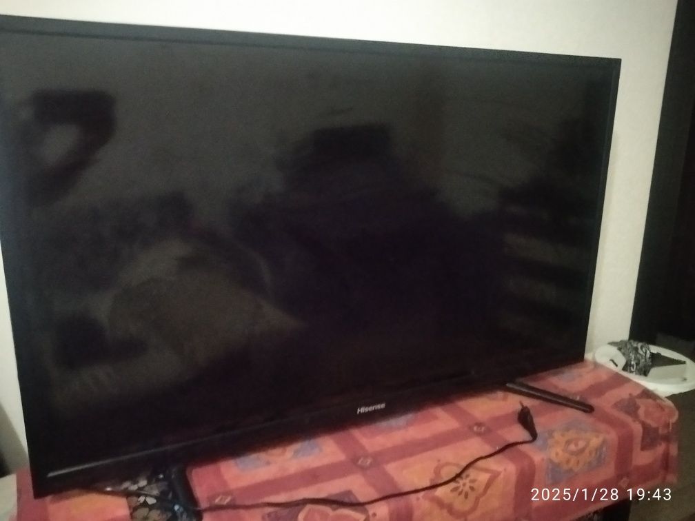 Продам Телевизор Hisense LTDN40D36