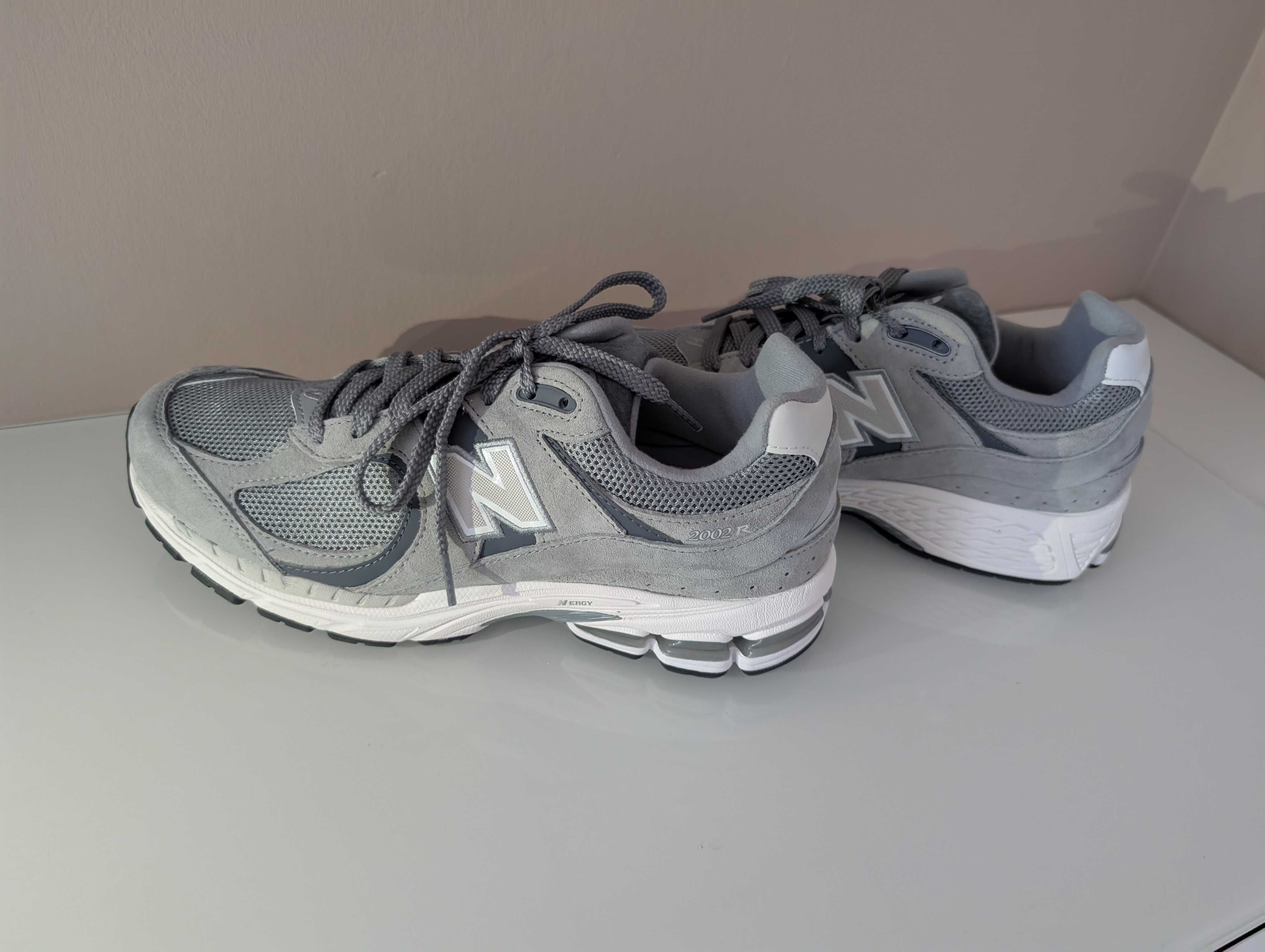 New Balance 2002R unisex