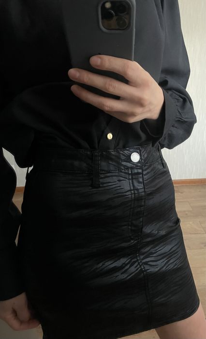 Юбка с имитацией кожи  topshop,размер м.