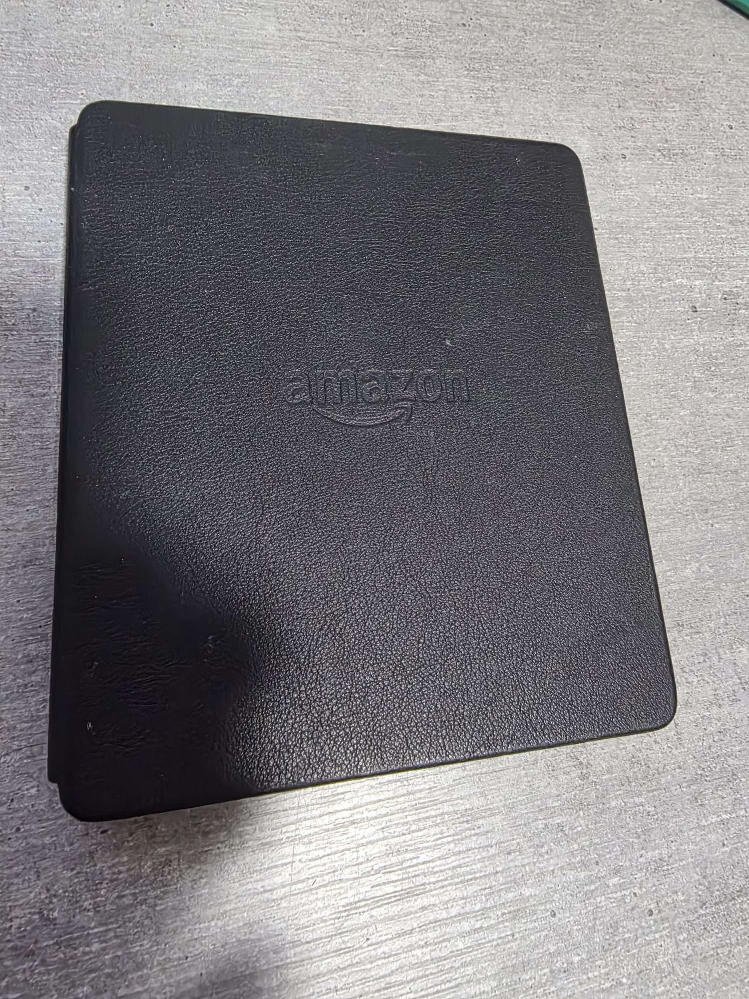 Kindle Oasis 8 покоління. 6 дюйм. Чохол з акумулятором. Як новий
