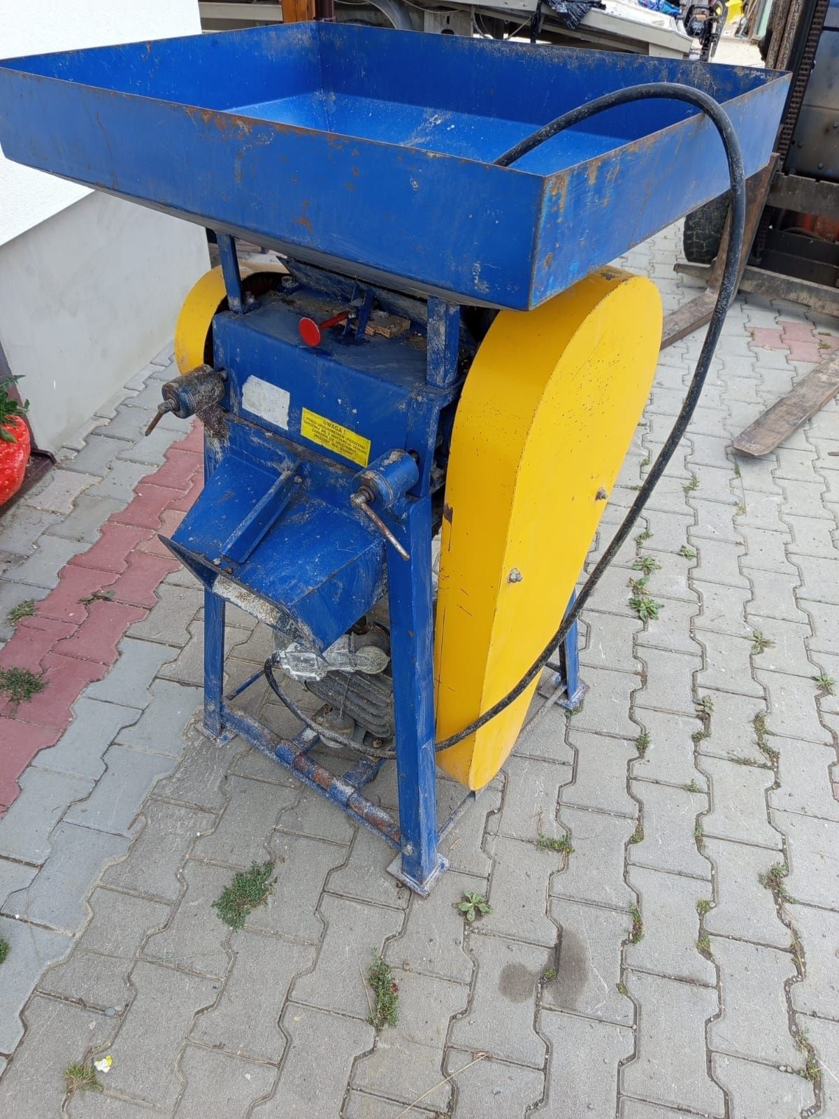 Gniotownik do zboża ziarna walcownik fabryczny jawor transport