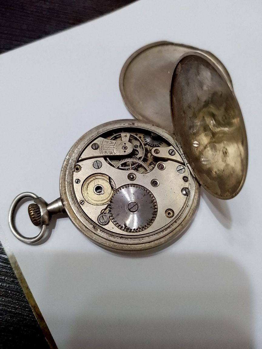 Серебряные карманные часы Doxa