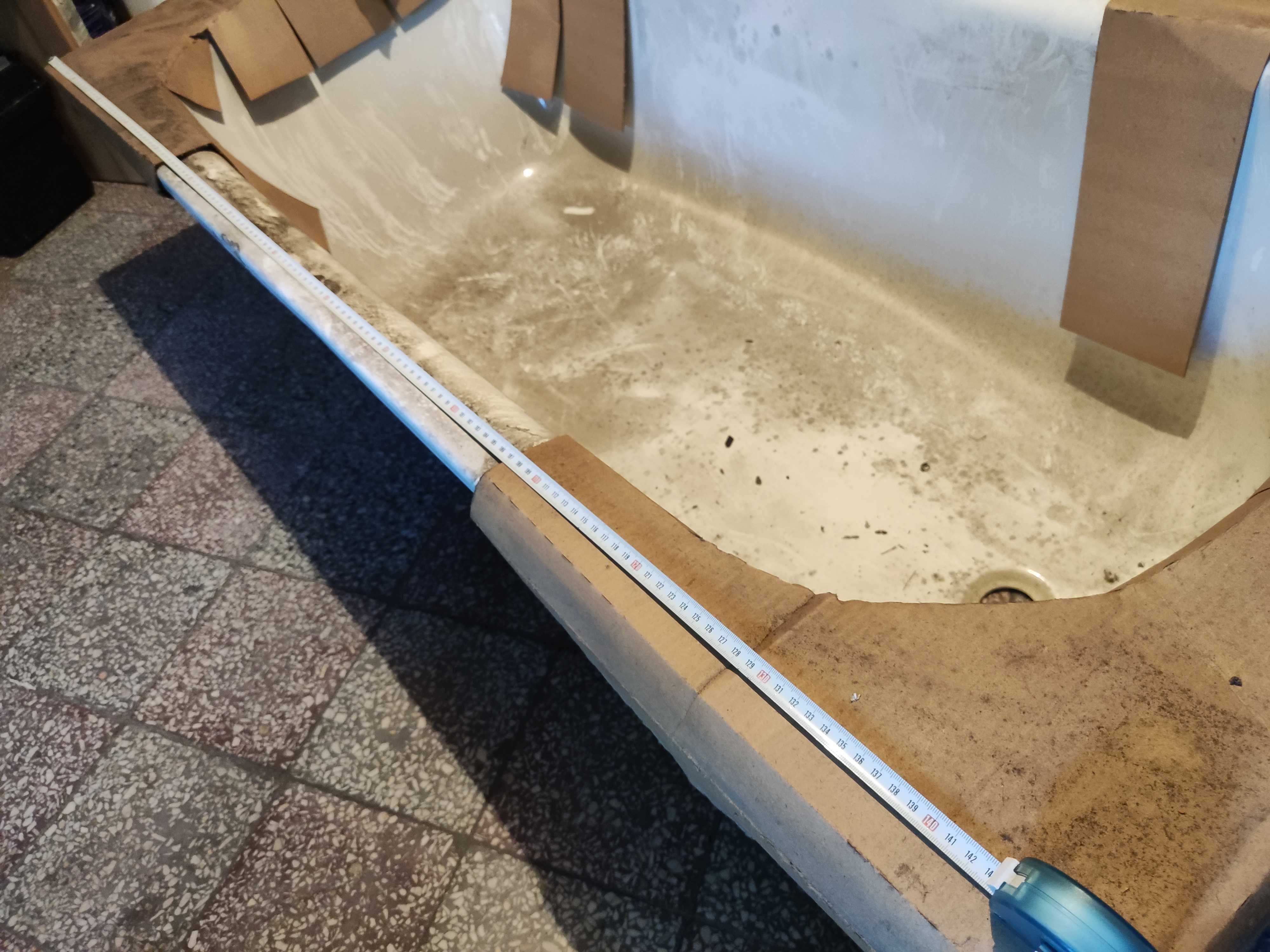 Dwie nowe wanny z PRL – żeliwna i stalowa + nogi, lata 80.