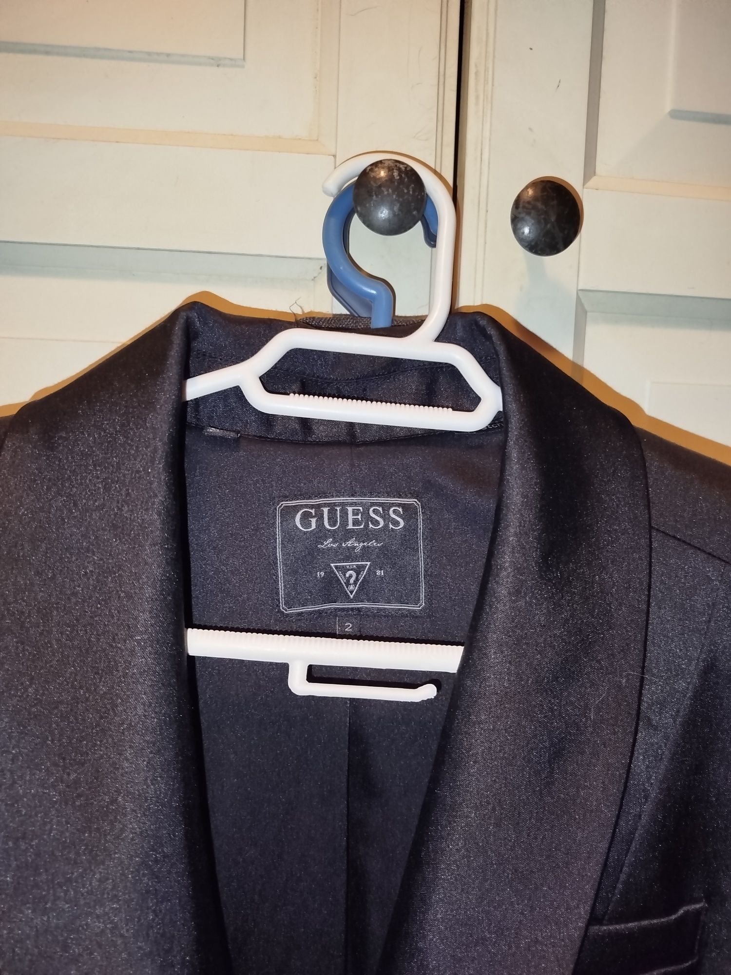 3 blazers todos vestem tamanho S Guess, zara e máximo dutti