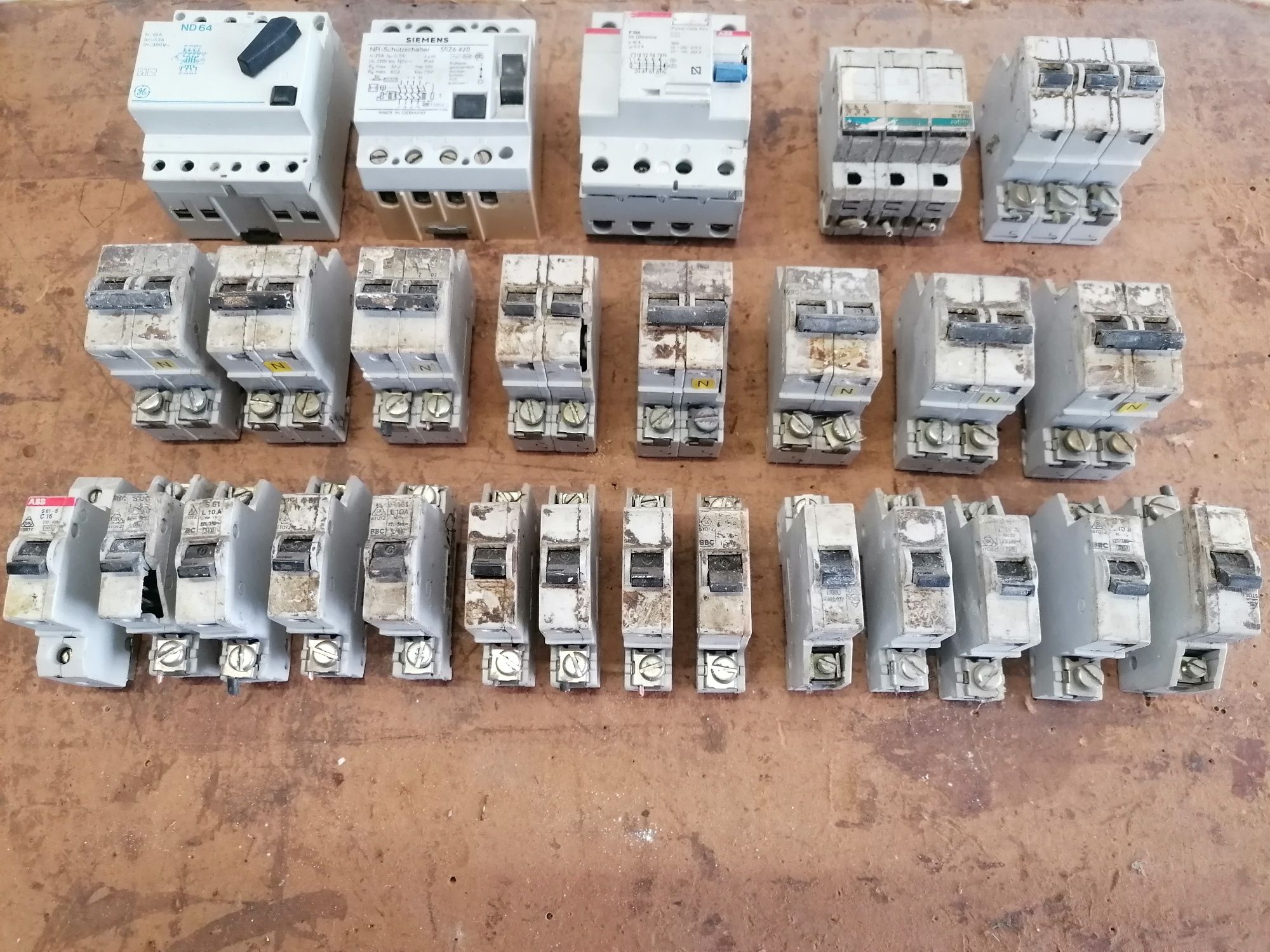 Material eléctrico disjuntores