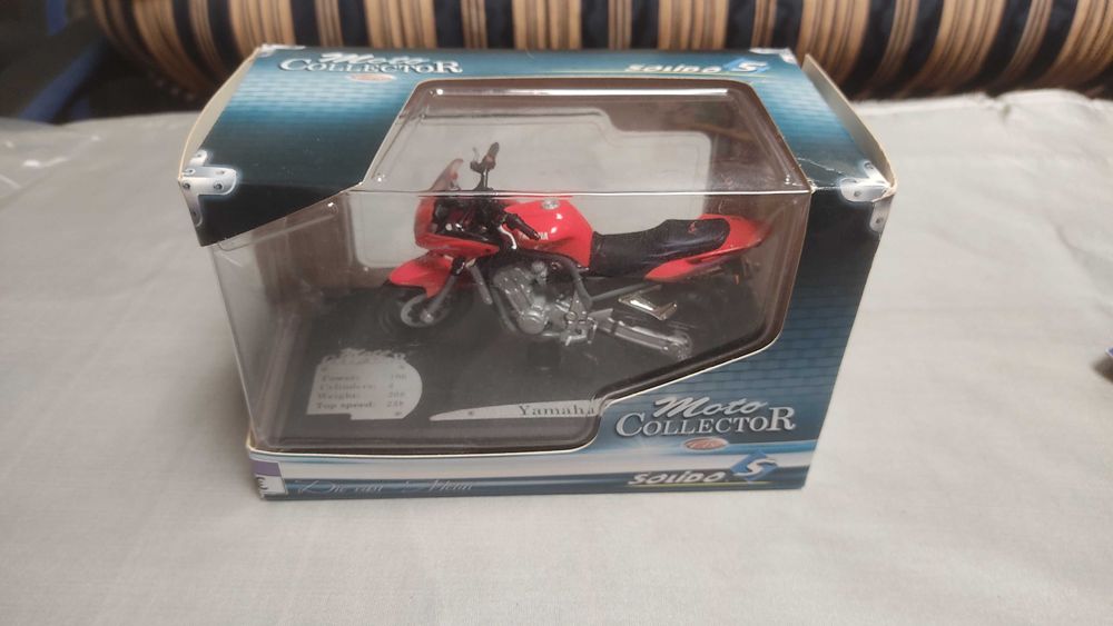Yamaha 1000 Fazer Phaser Solide Moto Collector 1/18