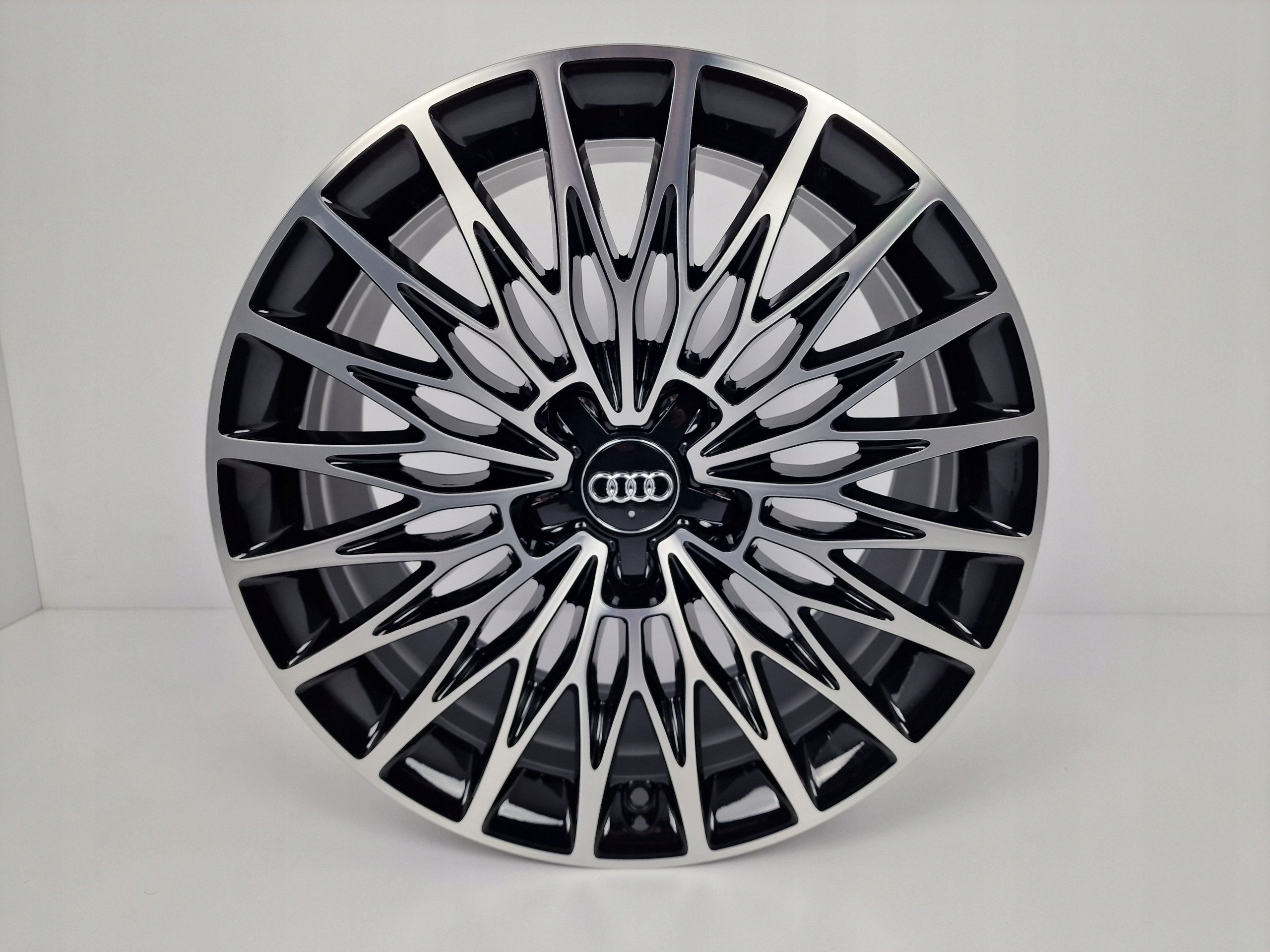 Oryginalne Felgi Audi 18" S3 A3 A4 A6 A8 TT