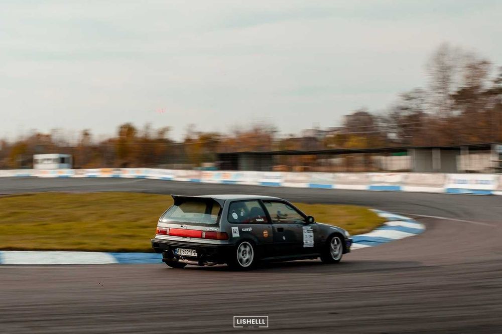 Продам машину підготовлену до змагань та трек днів