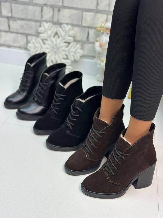 Жіночі шкіряні зимові черевики в кольорах