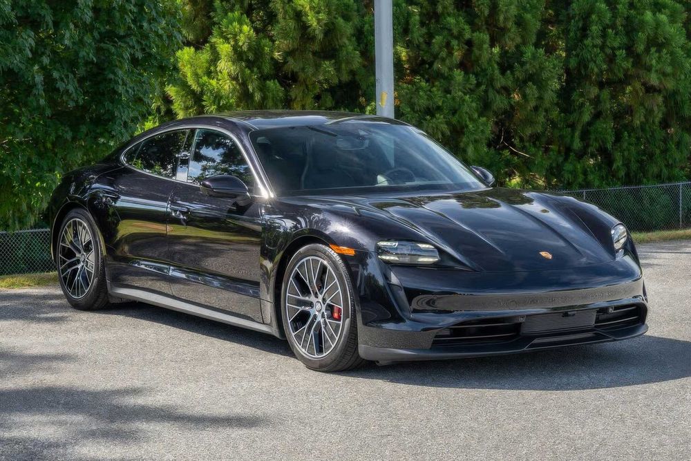 Porsche Taycan 4S      2024