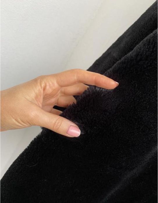 Чорна шубка натуральна