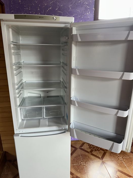 Продам холодильник indesit