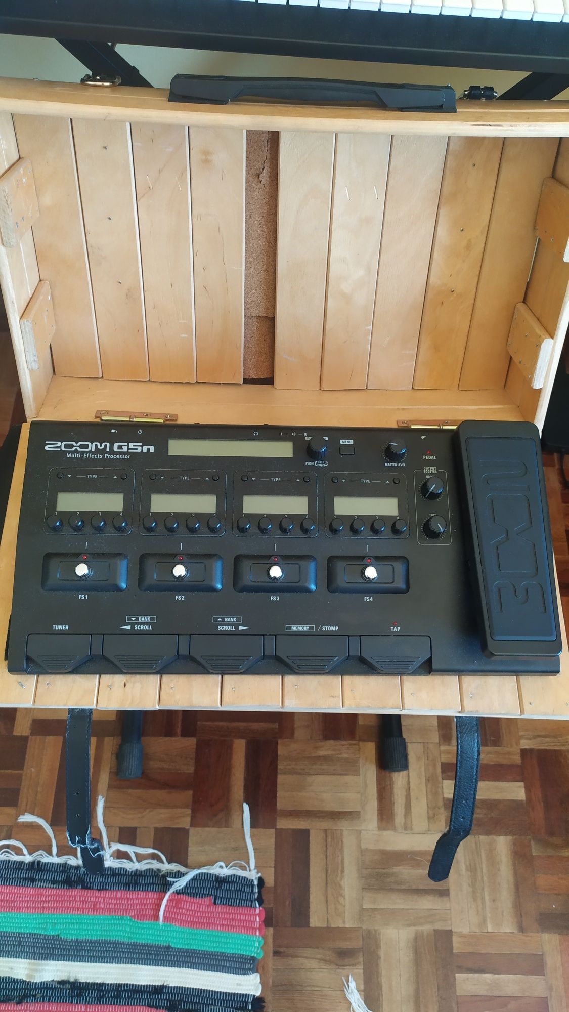 Pedaleira guitarra Zoom G5n + Case artesanal