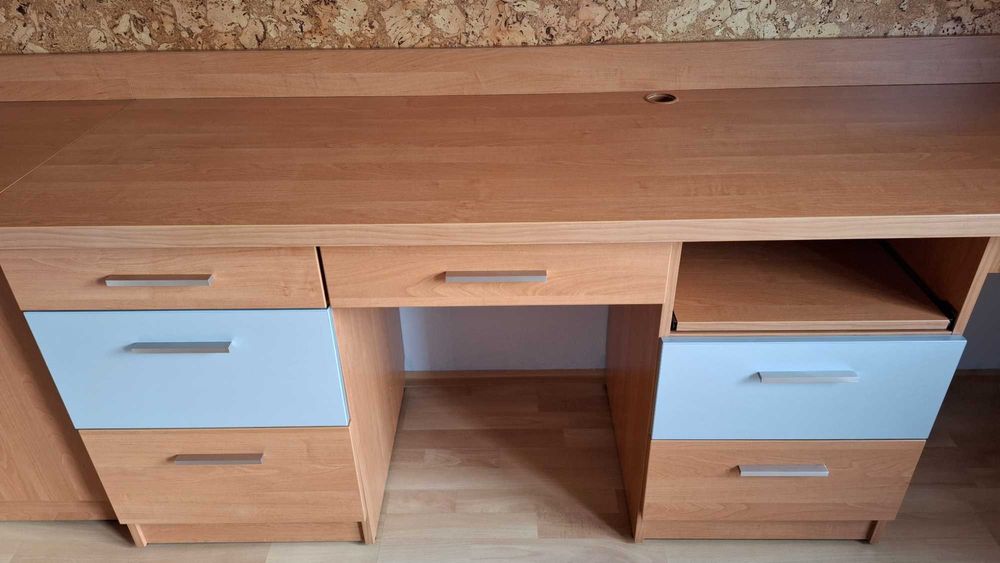 Solidne biurko meble