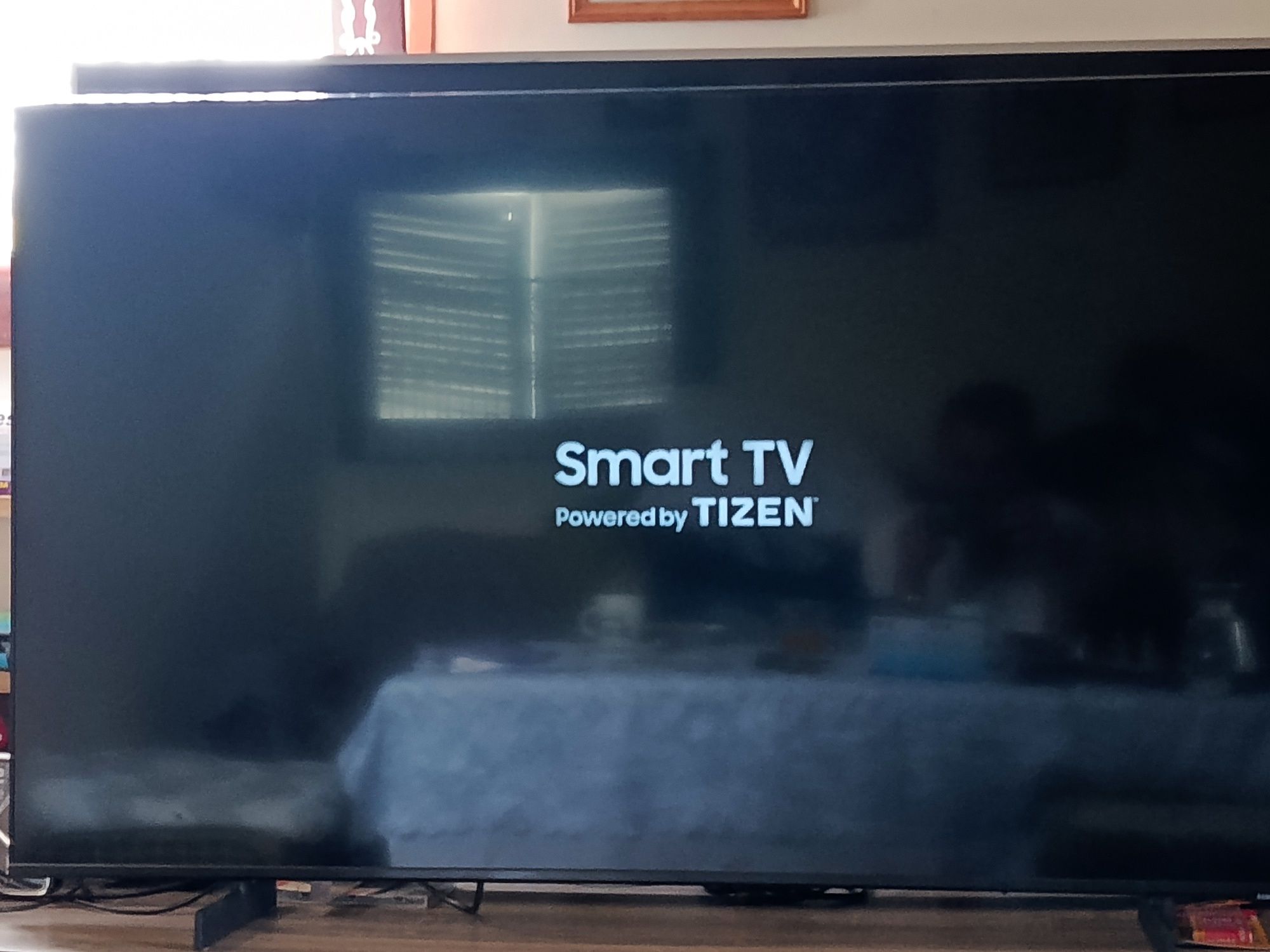 Telewizor SAMSUNG 50" Smart z pilotem - model UE50AU8002K