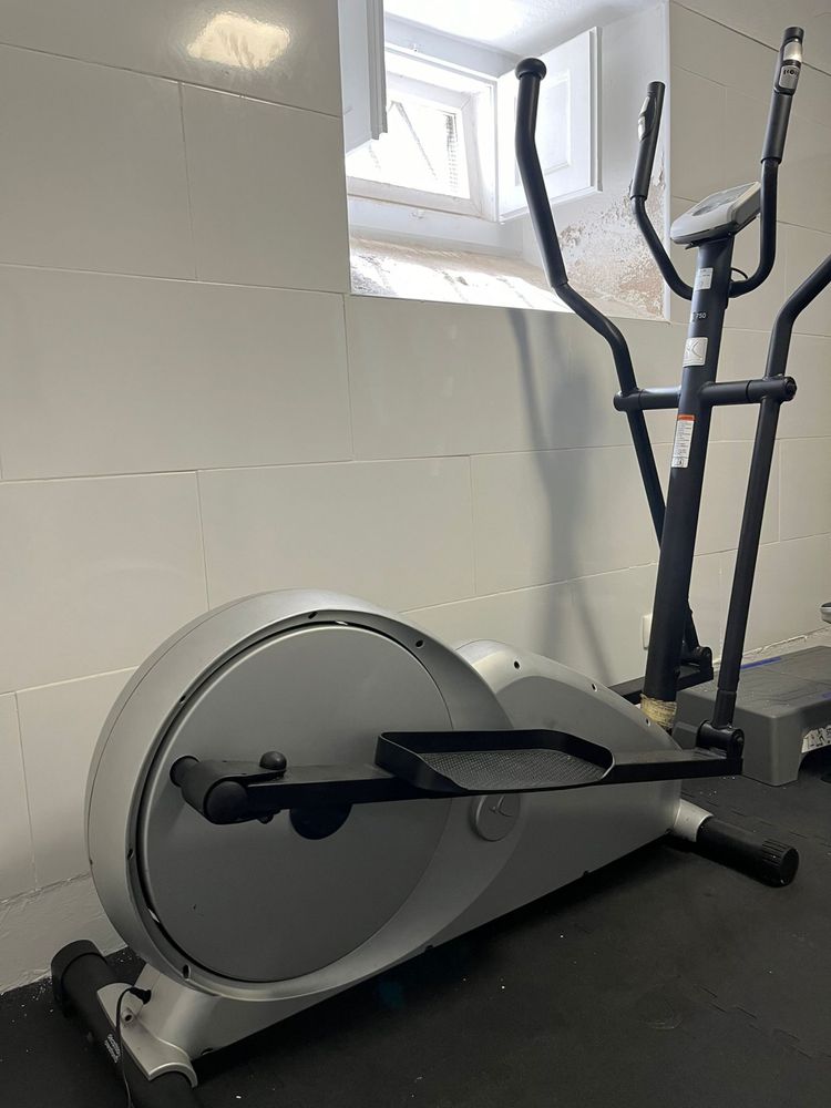 Elíptica em excelente estado - Ideal para treinos em casa!