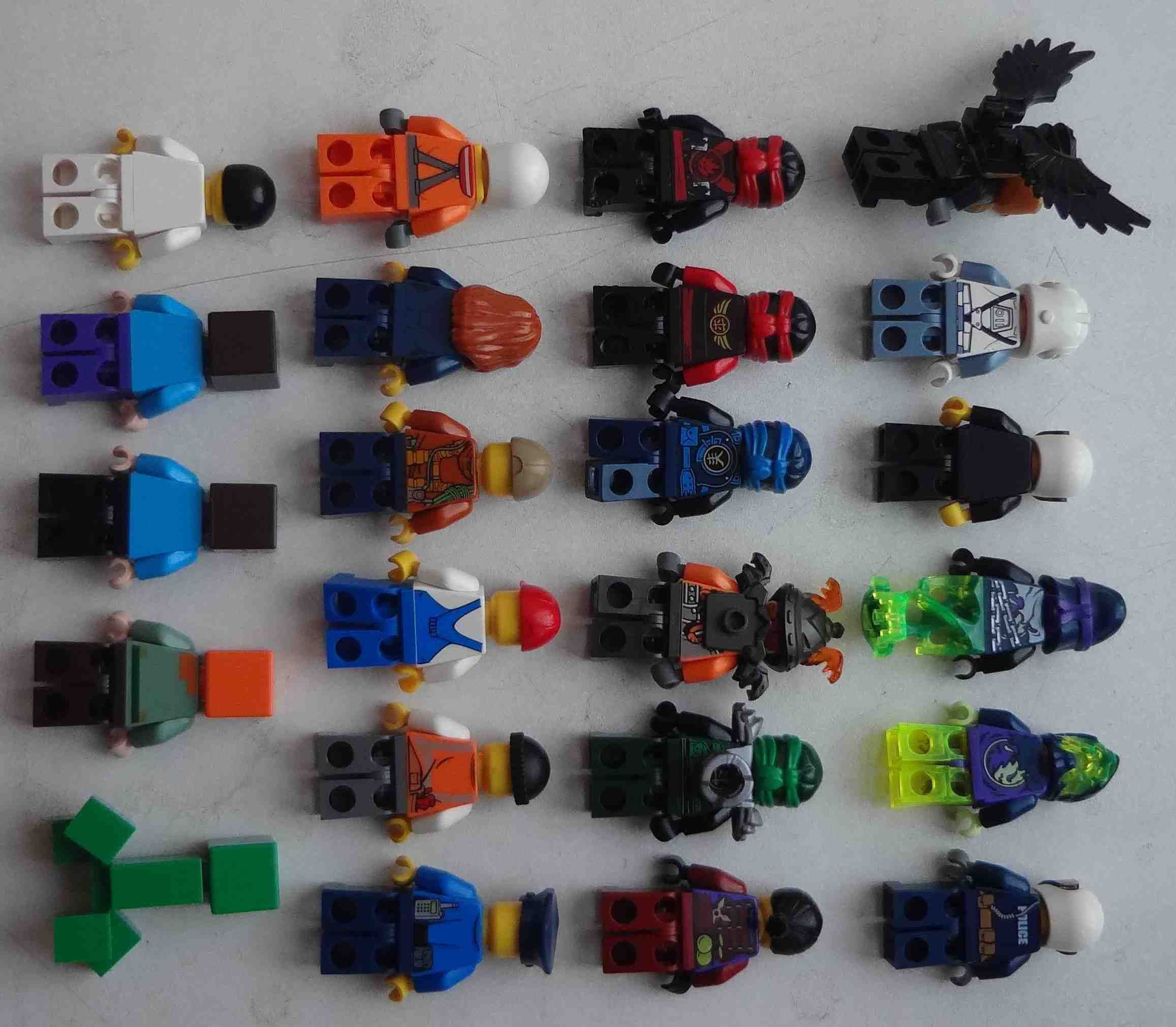 Минифигурки LEGO Лего оригинал 23 штук разных