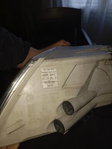 Продам 2 фари із шкоди октавії а 5 2006 рік