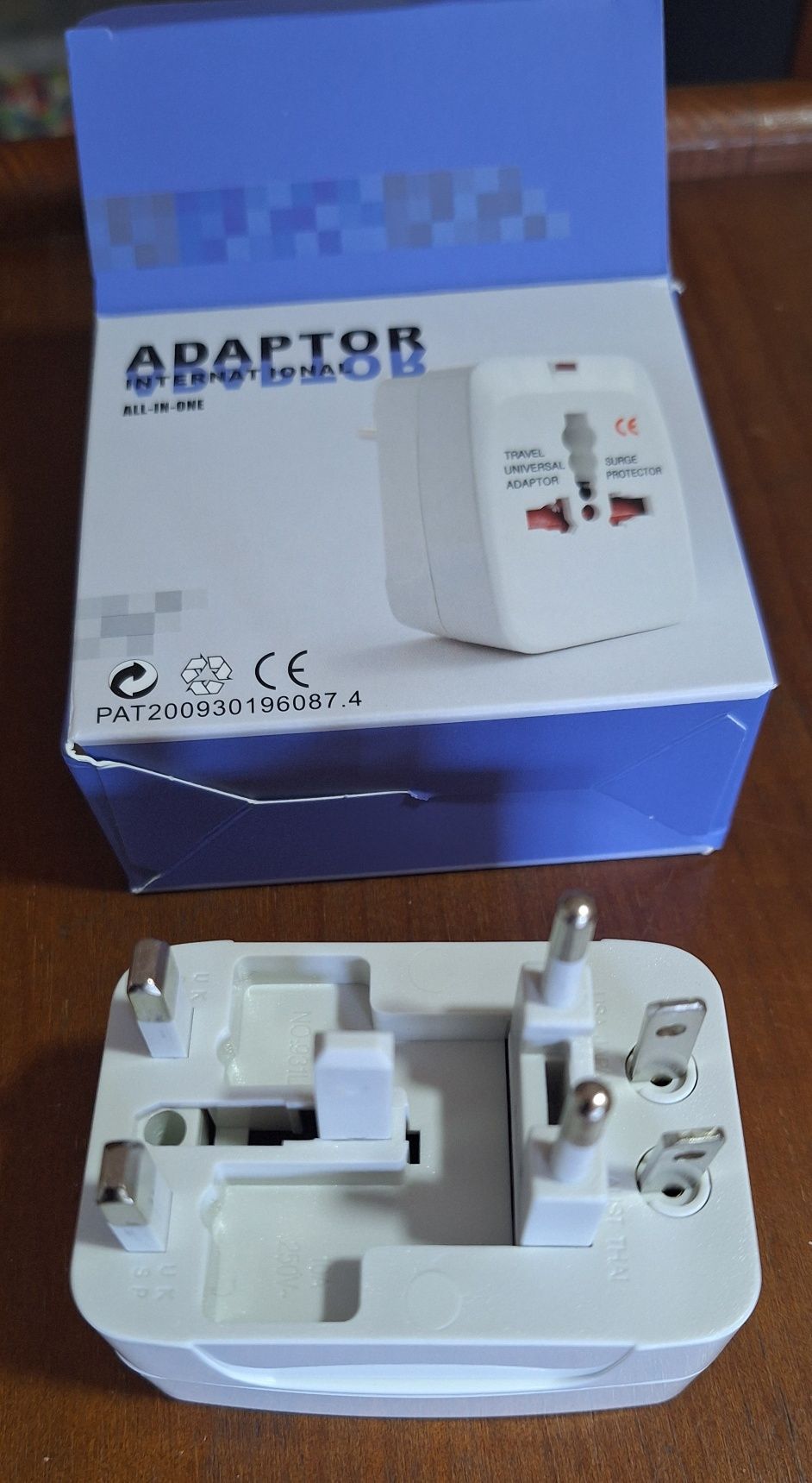 Adaptador de tomada universal de viagem