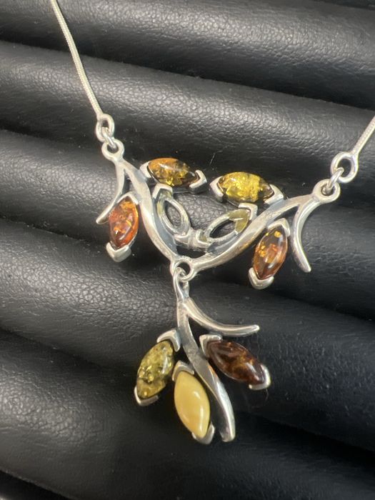 Вироби срібло з бурштином